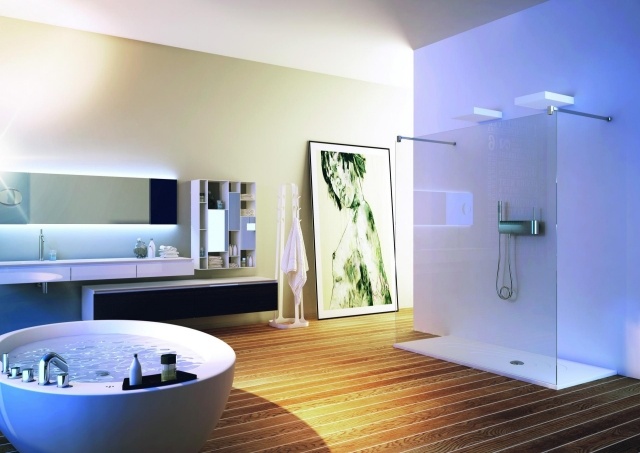 badrum wellness atmosfär trägolv glas partition dusch område