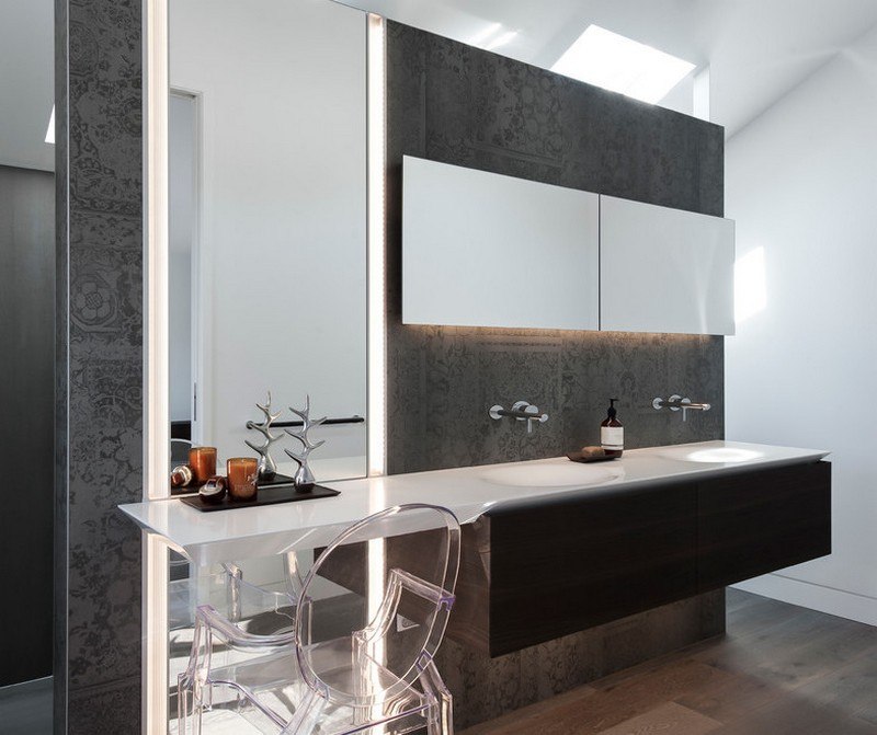 Badrumsspegel-belysning-toalettbord-badrum-modern-design