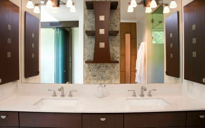 handfat badrum spegel idé lampor trämöbler