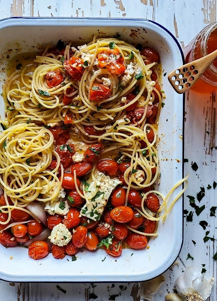 Feta pasta recept med körsbärstomater, spagetti och honung