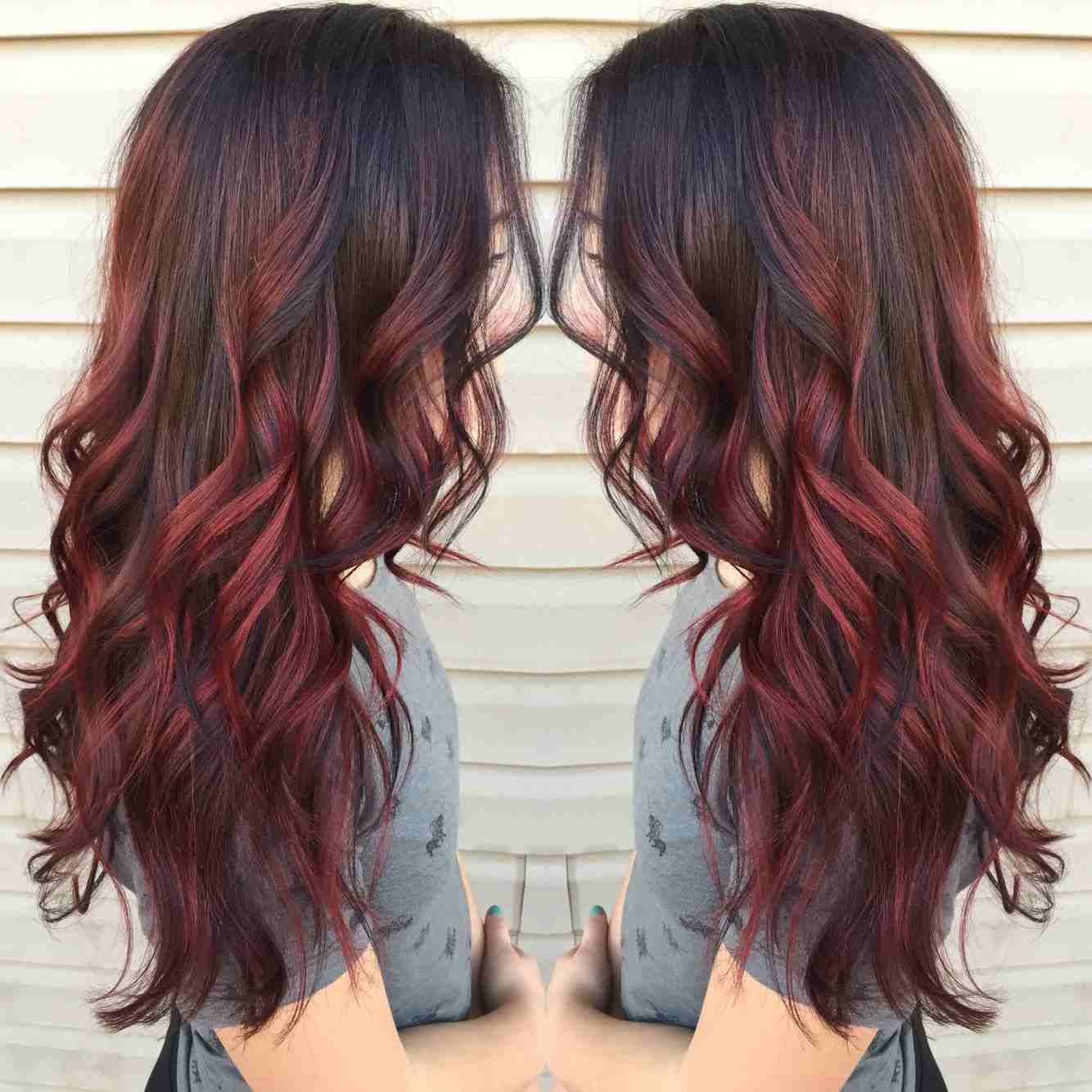 Balayage Rödbrunt hårtrend Körsbärsröd hårfärg Höjdpunkter