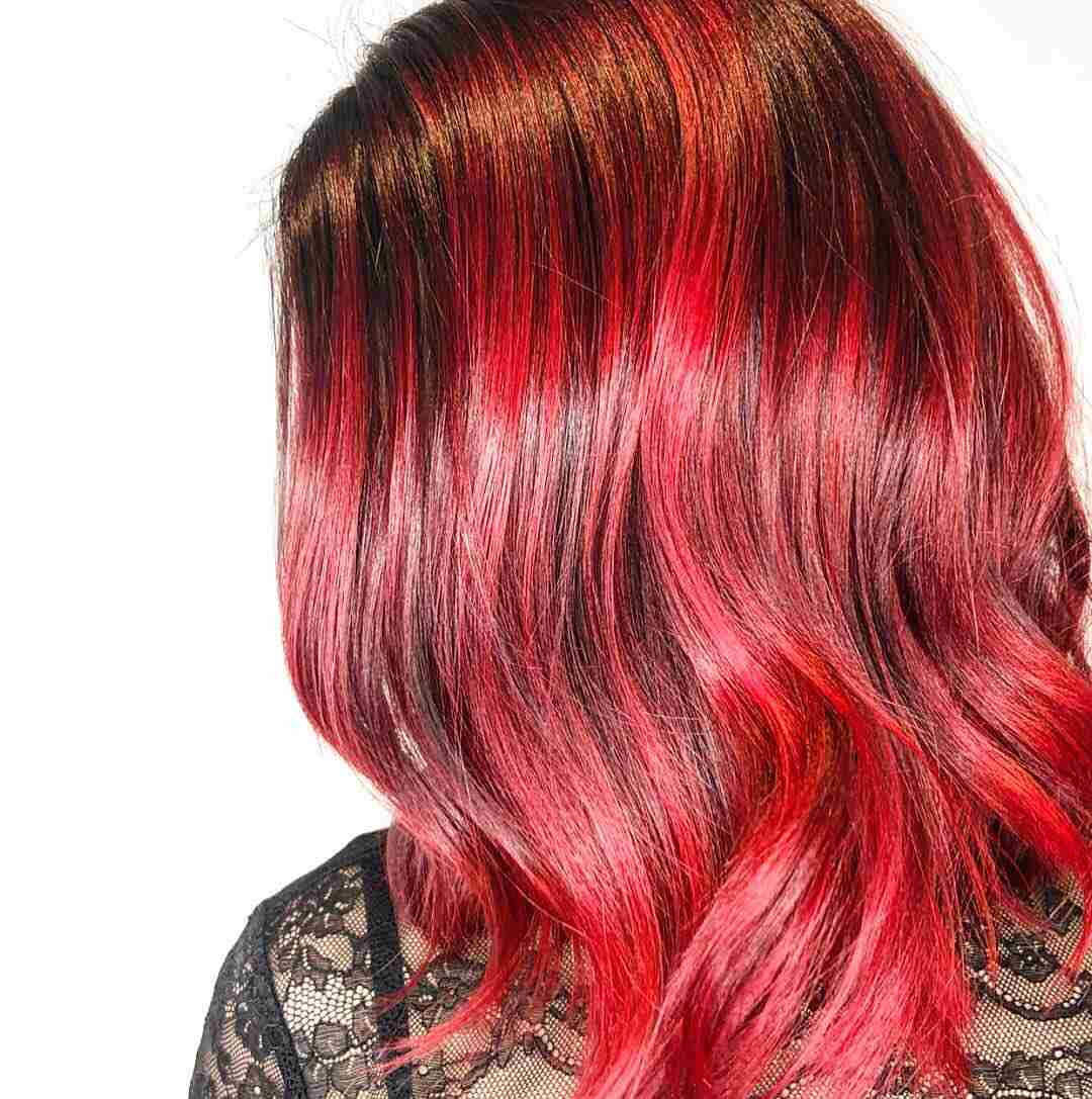 Ljusröd hårfärg Balayage röd på svart hår kort
