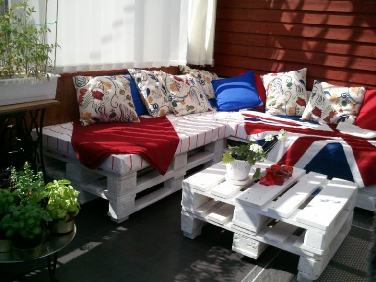 balkong design diy möbler pallar vitt soffbord england tema