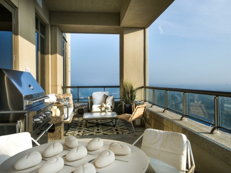 balkong design modern elegant ljus möbler grill matta utsikter