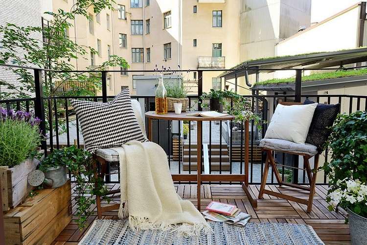 Skapa en balkong tips-få-balkong-kakel-vik-möbler-trä