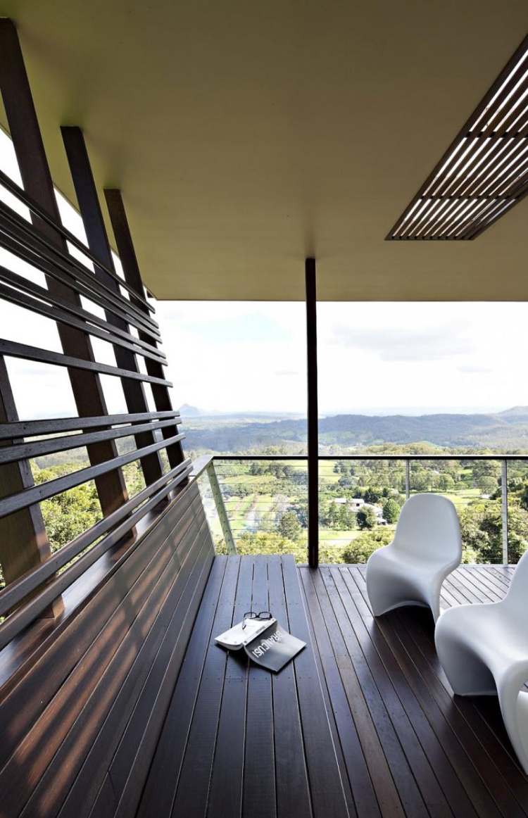 balkong-design-integritetsskydd-solskydd-moderna trägolv