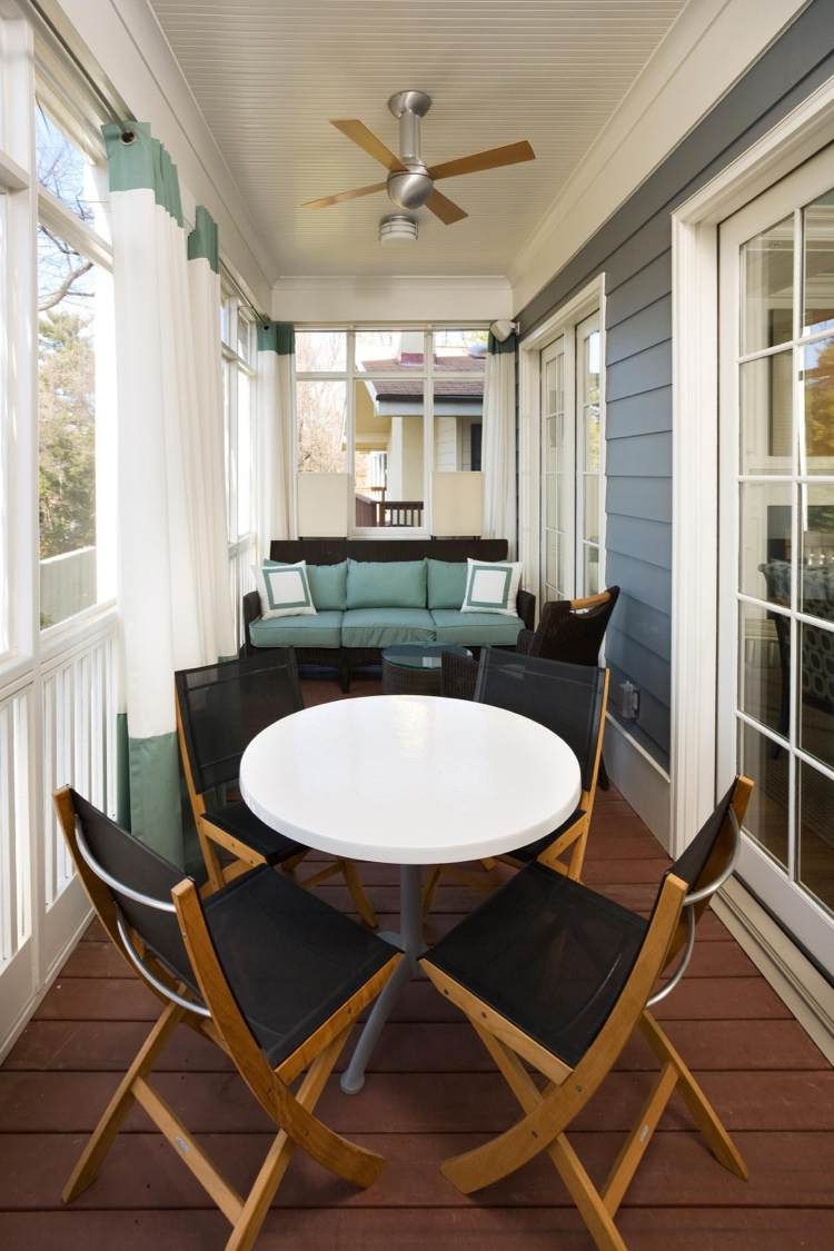 balkong-design-veranda-trägolv-bord-bänk-traditionell