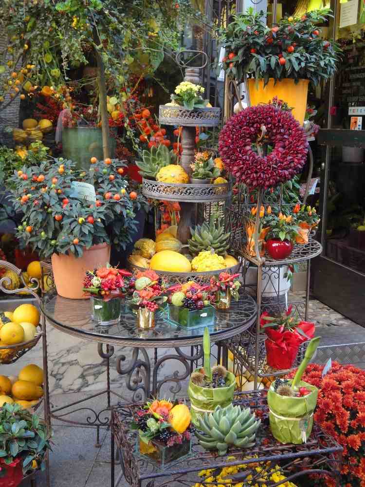 balkong-höst-dekorera-frukt-grönsaker-blommor-arrangemang-färger