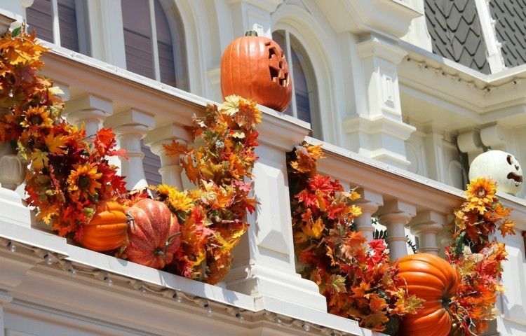 balkong höstlig dekorera halloween krans konstgjorda pumpor solrosor