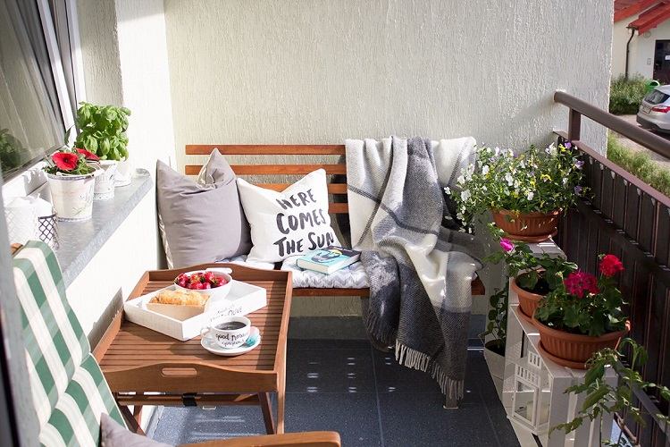 Designa en liten balkong Inredningstips Deco -idéer Utomhus Trädgårdsmöbler trender