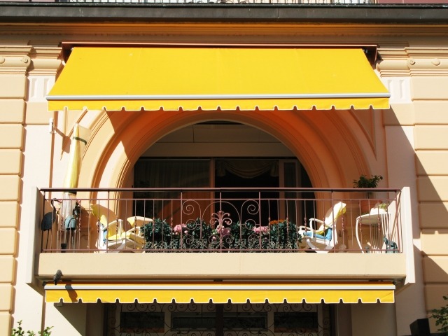 balkongmarkiser solskydd gult tygval
