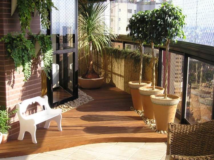 balkong-sekretess-skydd-växter-bambu-matta-palm-trä-golv