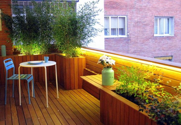 balkong-sekretess-skydd-växter-bambu-trä-golv-räcke-beklädnad-led-remsa
