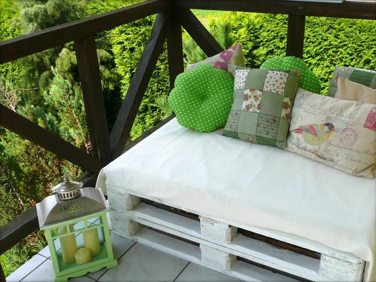 Gör din egen balkong soffa måla pallar vita