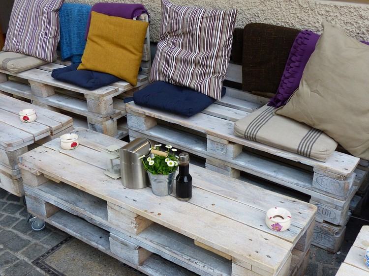 balkong soffbord på rullar gjorda av europallar DIY