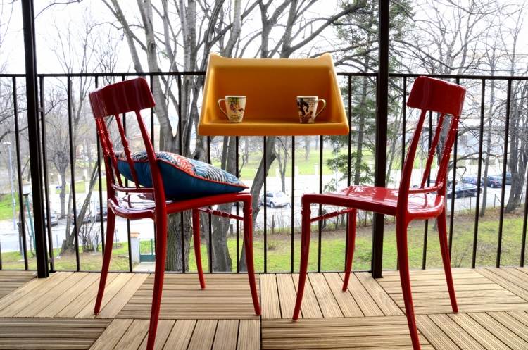 balkong-möbler-liten-balkong-utrymme-mobil-balkong-bord-räcke-plast-design
