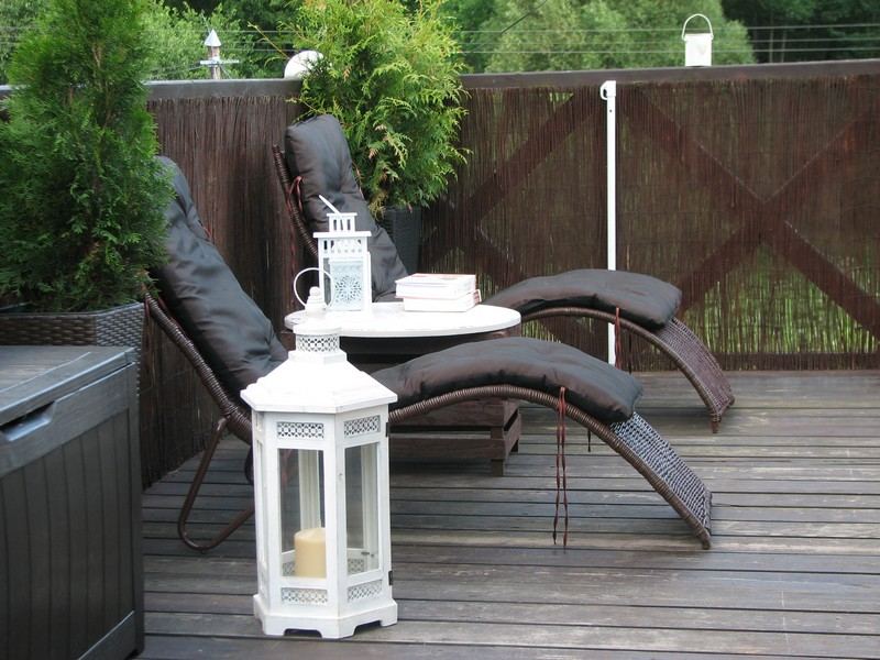 Balkongmöbler-liten-balkong-möbler-fåtölj-bambu-sekretessskärm