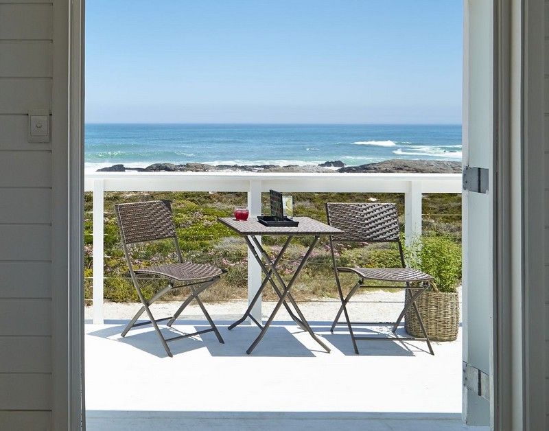 Balkongmöbler-liten-balkong-hopfällbara-bord-stolar-moderna idéer