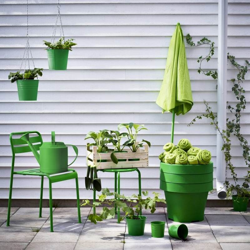 Balkongmöbler-liten-balkong-metall-stol-planter