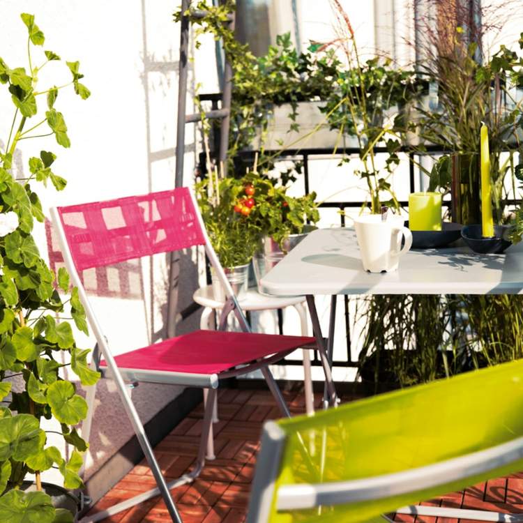 Balkong-möbler-idéer-2015-rosa-stol-metall-tyg-idéer-platsbesparande