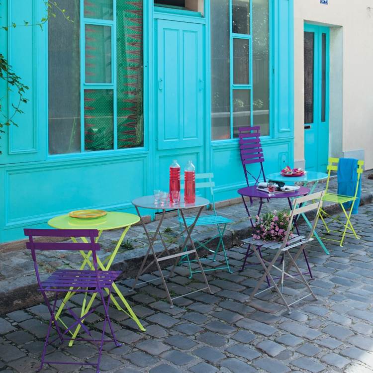 Balkong-möbler-idéer-2015-färgglada-stolar-bord-Maisons-du-monde