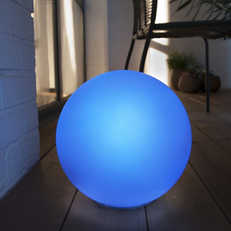 Balkong-möbler-idéer-2015-belysning-golvlampa-sfär