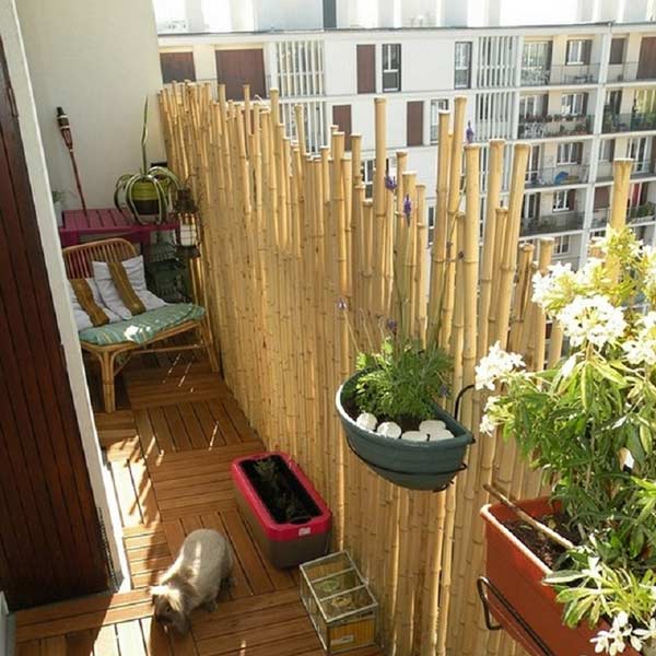 bambu balkong integritetsskydd idéer bambu stolpar solskydd trä golvplattor