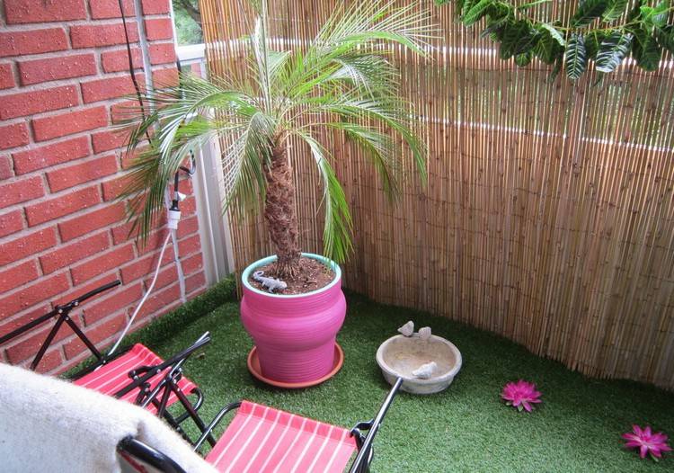 bambu-balkong-sekretess-skydd-bambu-mattor-konstgjord-gräs-matta-palm-badkar