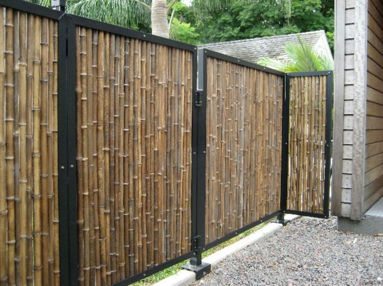 klassiska-trädgård-staket-gjorda av bambu-trä