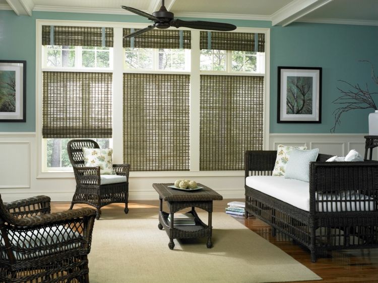 design bambu persienner sittgrupp mörk möbel korg soffbord blå vägg