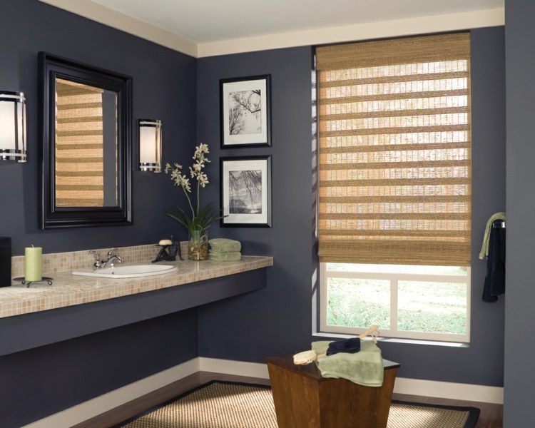design bambu rullgardiner blågrå vägg idé badrum spegel handfat