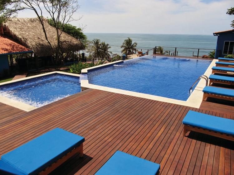 bangkirai-terrass-design-pool-pool-havsutsikt-terrass