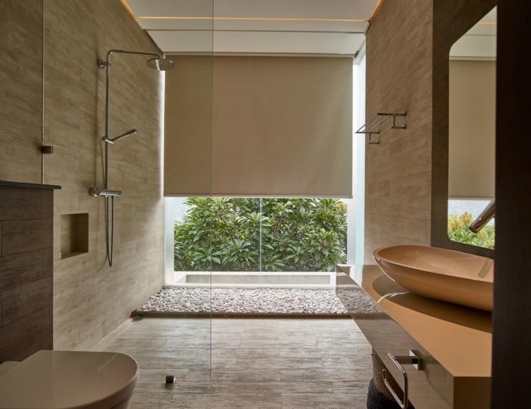 bangkirai-trä-badrum-sten-grå-minimalistisk-zen-stil-öppen-dusch