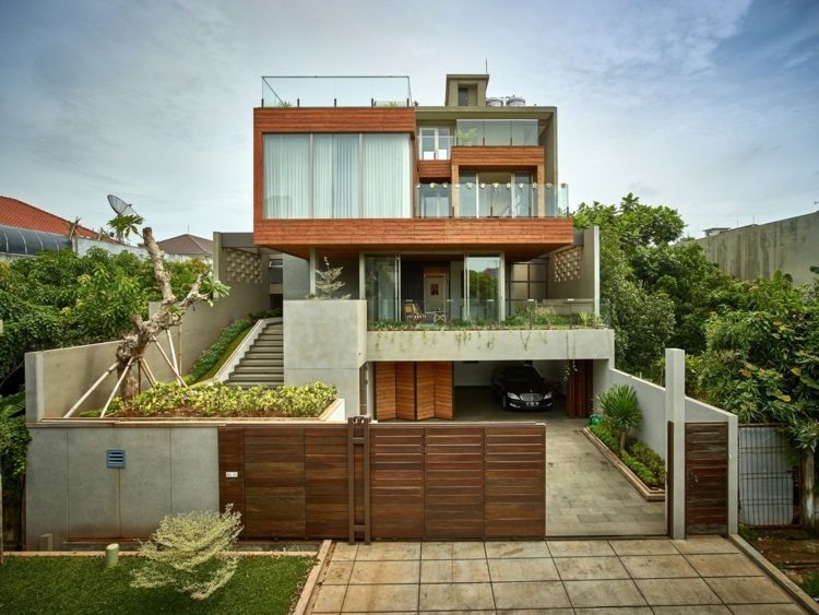 bangkirai-trä-fasad-minimalistisk-fönsterfronter-entré