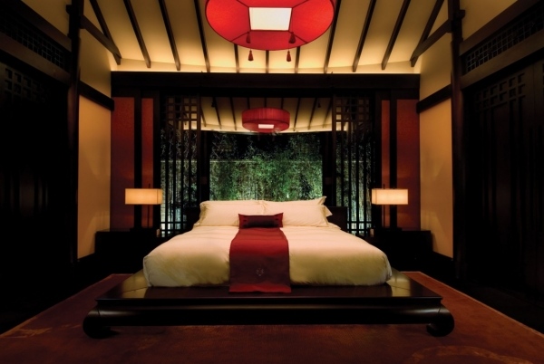 lyxigt hotellrum sängplattform Banyan Tree Lijiang