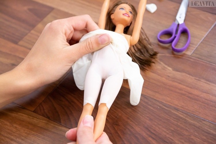 Gör Barbie -kläder själv Klipp ut gummihandske