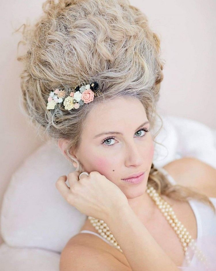 Marie Antoinette Updo Frisyrinstruktioner Barockfrisyrer Dam