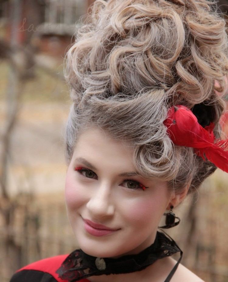 Barock frisyrer kvinnor gör Marie Antoinette frisyr själv