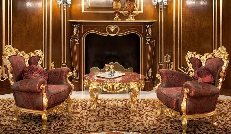 Barockmöbler-fåtölj-soffbord-prydnader-guldklädsel