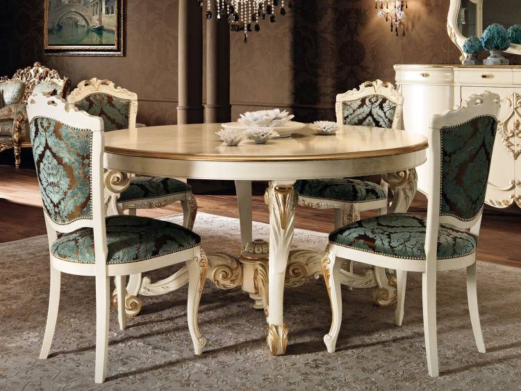Barock-möbler-stolar-prydnader-vit-klädsel