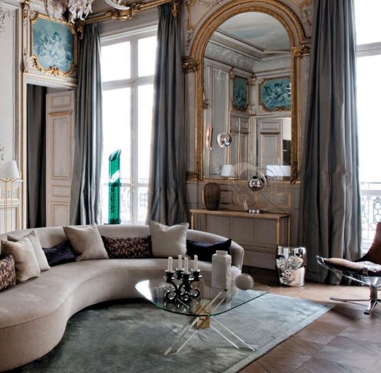 barock-möbler-modern-pastellfärgad-spegel-guld-stuckatur-levande-landskap-parkettgolv