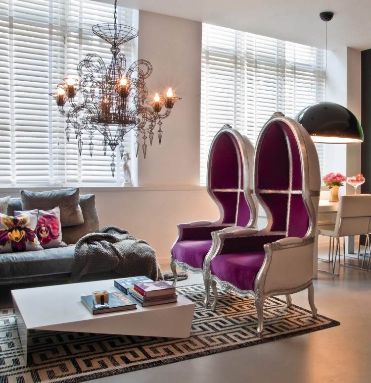 barock-fåtölj-möbler-modern-wing-fåtölj-lila-vit-ljuskrona-filigran-soffbord