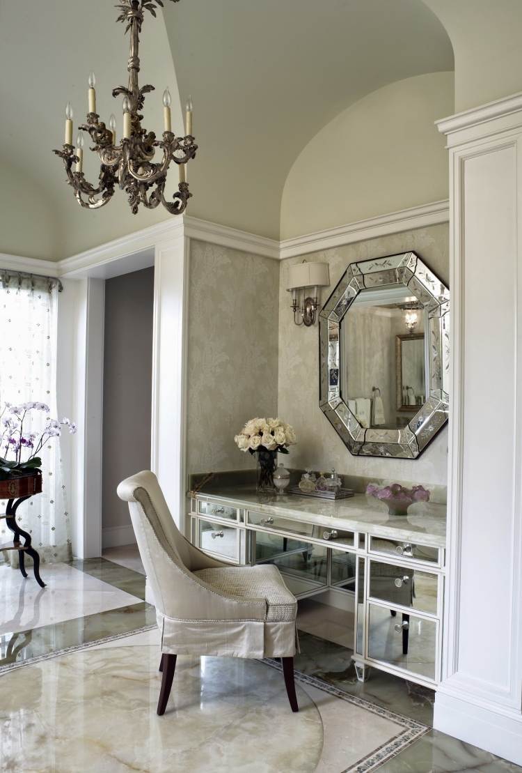 barock-möbler-modern-byrå-sminkbord-spegel-reflekterande-silver-vit-pärlemor