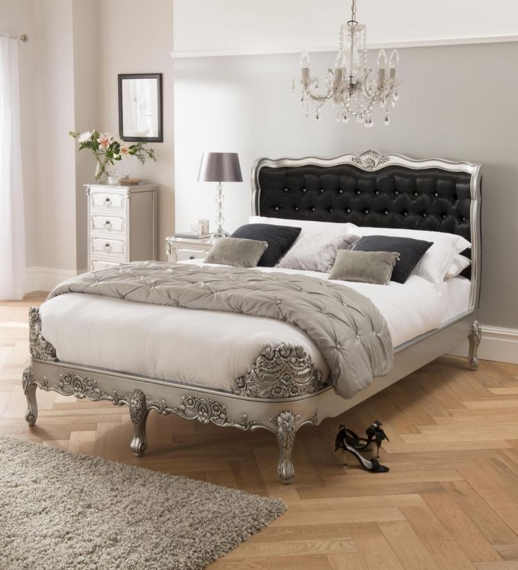 Barockmöbler -säng-modern-säng-silver-vit-grå-monokrom-ljuskrona-kristall