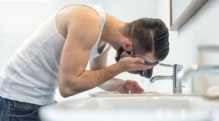 skäggvårdstips tricks skäggvård skäggiga män tvättar