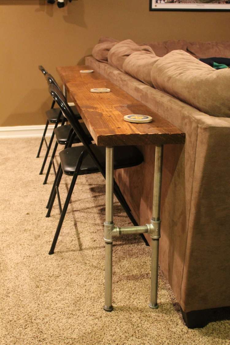 Bar-counter-build-idéer-vardagsrum-bar-bakom-soffa-rörformiga möbler-trä