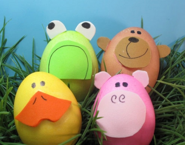 Hantverksidé för påsk för barnens intressanta djur