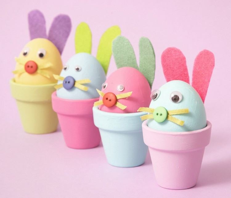 Hantverksidé för påsk för barn målade-ägg-kaniner-pastellfärgade-mini-lerpeppar