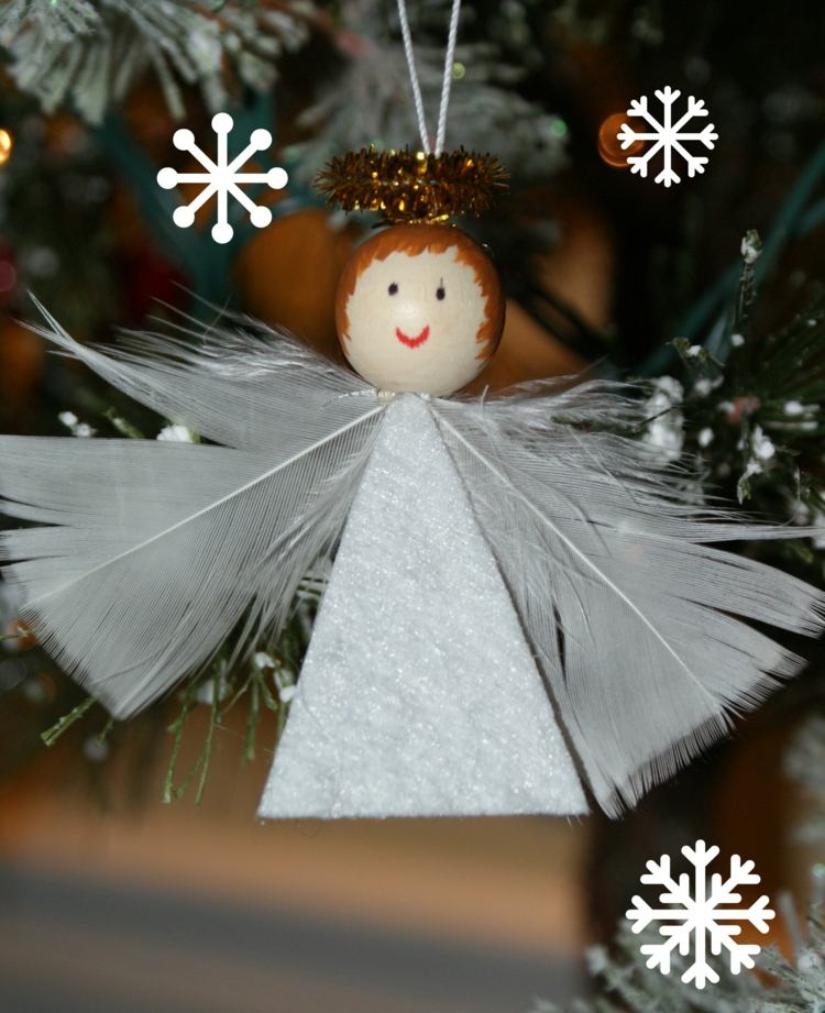 juldekoration med stjärnor tinker fjädrar fleugel ängel figur träd dekorationer