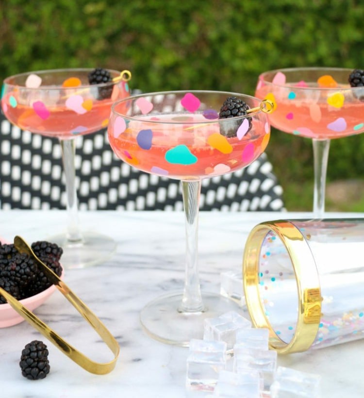 Slöjdidéer för trädgårdsfester - dekorera cocktailglas med folie